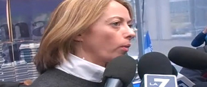 Giorgia Meloni: «Buttiamo giù il Muro di questa Europa di burocrati» (video)