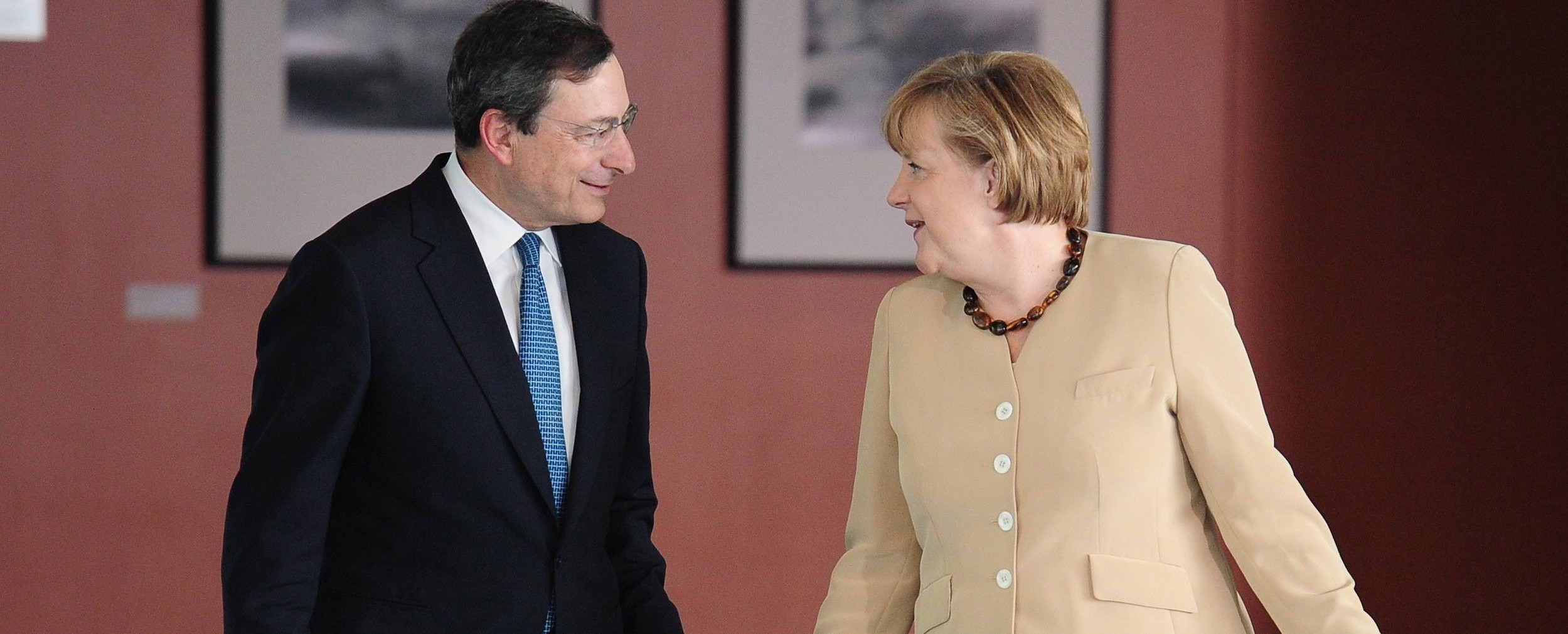 http://www.secoloditalia.it/files/2014/11/merkel-con-mario-draghi-e1416216911793.jpg