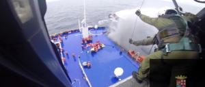 La grande macchina dei soccorsi? Per il traghetto in fiamme solo 2 elicotteri