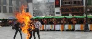 Il comunismo continua ad uccidere: giovane donna si immola per il Tibet