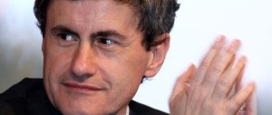 Vertenza taxi-Ncc, il gup proscioglie Alemanno: nessun abuso d’ufficio