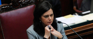 Dalla Boldrini il solito buonismo: «I migranti vanno aiutati tutti, io difendo le Ong»