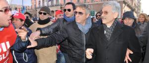 D’Alema contestato a Bari: «Buffone, è tutta colpa vostra» (video)