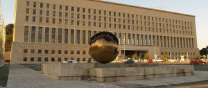 Gli “affari” immobiliari della Farnesina: prezzi stracciati a go go