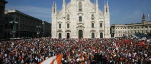 Piazza del Duomo si tinge di rosso: la sinistra “in marcia” con gli islamici