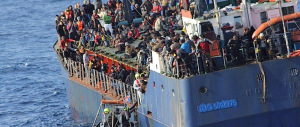 Cargo con 400 profughi siriani alla deriva verso le Calabria