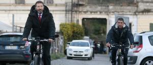 Ignazio Marino cade e si frattura, ma la colpa non è… dei sampietrini