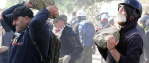 No Tav in corteo a Roma, danneggiate le sedi di Ferrovie e dell’Atac