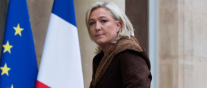 Le Pen esclusa dalla marcia di Parigi: in piazza sfila l’ipocrisia di sinistra