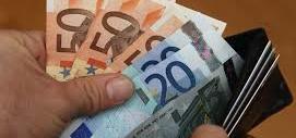 L’ultimo spreco targato Difesa: pagare 17 euro per un rotolo di panno carta