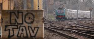 I grillini al corteo No Tav, Forza Italia al cantiere: «Opera fondamentale»