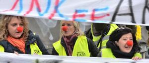 Tassisti da tutta Italia a Torino contro Uber: proteste e minacce