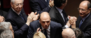Naufragio Ncd: «Addio Alfano addio, l’armata se ne va». E lui barcolla