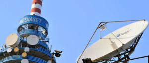 Mediaset-Rai Way: Renzi finge di cadere dalle nuvole, ma sapeva già tutto