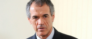 Governo del presidente, già si candida Cottarelli: «Se Mattarella chiama…»