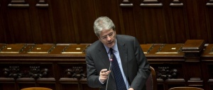 Gentiloni fa Superman: lavoriamo per i Marò e per lo Stato palestinese