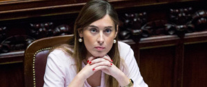 Il “doppiopesismo” della Boschi: «Chi passa col Pd non lo fa per interesse»