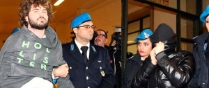 La coppia dell’acido aveva un complice che li aiutava negli agguati
