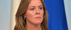 Fertility Day, Lorenzin ci mette una toppa: «Rivedremo due cartoline»
