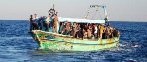 Sbarchi, casi sospetti di scabbia e varicella: 150 migranti in isolamento