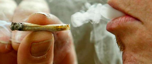 Anche in Italia impazza lo spinello light. La sinistra esulta, le famiglie tremano…