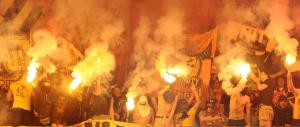 Coppa Italia, assalto degli ultrà del Milan in un bar di Roma: due accoltellati