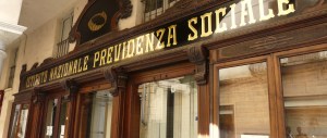 Napoli, truffa all’Inps: assunzioni fittizie per i permessi di soggiorno