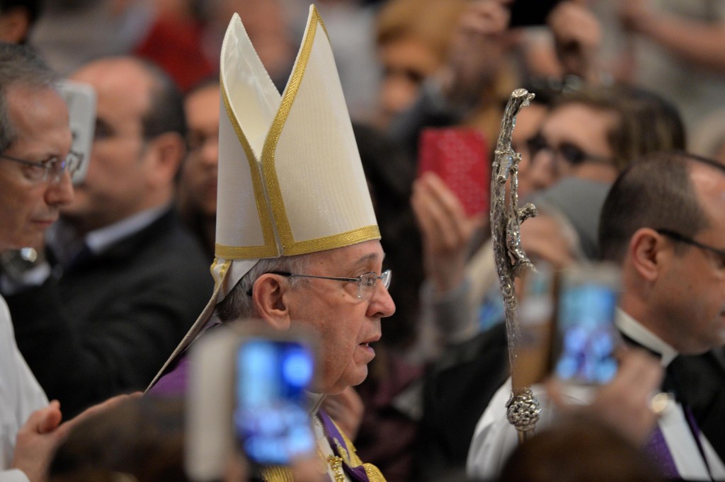 Il Papa annuncia: "Anno Santo straordinario". Sarà dedicato alla