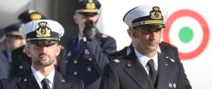 Pinotti: «Basta soldati sui mercantili». Ma sui marò è ancora stallo