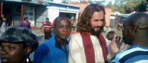 Turista italiano scambiato per Gesù in Zambia. Africani ironici: non era biondo…