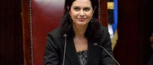 Laura Boldrini scrive un libro. E già sembra che meriti il Nobel…