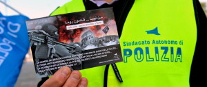 Poliziotti in rivolta: facciamo i lavavetri ai semafori, Renzi si svegli