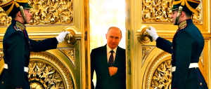 In ginocchio da Putin: «Solo lui può aiutarci su terrorismo e migranti»
