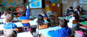 Scuola, una prof tira un banco contro l’alunna e le frattura due costole