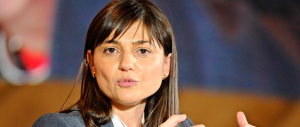 Serracchiani assenteista, non va in Regione per fare propaganda a Renzi