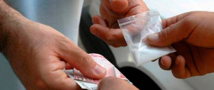 In manette il pusher “itinerante”: consegnava la droga ordinata su whatsapp