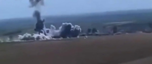 Troppo tritolo: l’autobomba Isis esplode a mezz’aria e sembra un’atomica (Video)