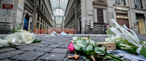 Napoli, ragazzo morto per il crollo del cornicione: è colpa di De Magistris?