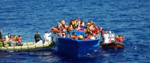 Spari al largo della Libia, Frontex svela: «Sono stati gli scafisti»