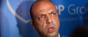 Naufragio, rivolta contro Alfano: «Si dimetta, ha fatto solo figure di melma»