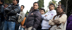 Immigrati chiedono l’asilo politico: si sdraiano in strada e bloccano Lamezia