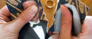 Divorzio breve, i vescovi: «Dai deputati forsennato lavoro contro la famiglia»