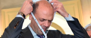 Ncd a un bivio: o lascia il governo o finisce per suicidarsi nel Pd