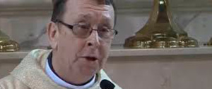 Canta “Hallelujah” e diventa una star. Padre Ray incide il primo album