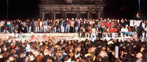 Venduto il famoso “foglietto” che fece cadere il Muro di Berlino. Andò così