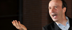 Jet privato per Benigni, paga l’università: il ministro Giannini nella bufera