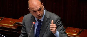 Alfano si assolve: ricordate male, mai detto che sui barconi non c’erano terroristi