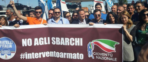 Ancora sbarchi, sit-in di FdI al porto di Salerno: in arrivo 650 migranti