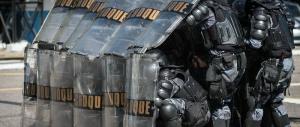 Ai vigili di Parma scudo da Robocop: le spese pazze del sindaco Pizzarotti