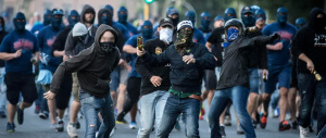 Derby violento, ultrà alleati con hooligans: polacchi, greci e inglesi in Italia